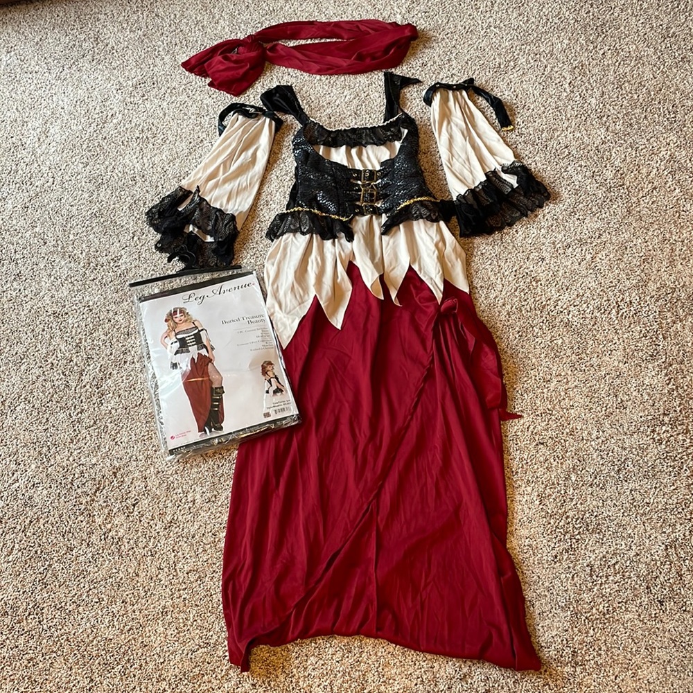 Women’s Pirate Halloween Costume